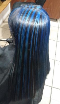 2000s Hair, Blue Hair Highlights, Skunk Hair, Short White Hair, Black Hair Dye, Hair Inspiration Long, Hair Color Streaks