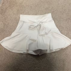 Never Worn! Zara Cream Skirt With Built In Shorts (Skort) With Front Tie, Size Small! Super Cute And Flattering Zara Skort, White Skort, Cream Skirt, Zara Skirts, Zara White, Womens Skirt, Built In, Super Cute, Zara