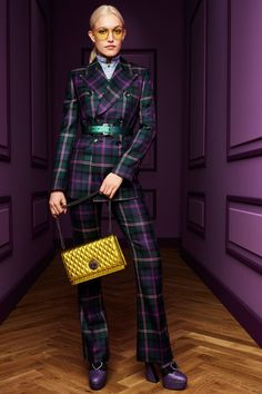 Bally Fall 2017 Ready-to-Wear Fashion Show Collection Kids Fashion Show, Tartan Fashion, Statement Fashion, Wool Coats, British Vogue, Fall 2017, Suit Fashion