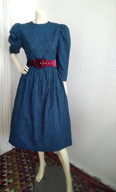 80s millefleur dress, puffy sleeve, prairie peasant style dress, floral bblue dress, cottagecore style dress, 12 size, SAKS FIFTH AVENUE dress. belt is not included Probably the fabric is soft polyester. measurements laying flat : shoulders :35 cm (14 inches) bust:47cm (18,5 inches) waist :36 cm (14 inches) total lenght:115 cm (45,5 inches) sleeve lenght :50 cm (19,5 inches) Blue Cottagecore Dress With Puff Sleeves, Blue Cottagecore Vintage Dress For Spring, Blue Fitted Prairie Dress For Spring, Fitted Blue Prairie Dress For Spring, Vintage Prairie Dress With Square Neck For Fall, Spring Vintage Prairie Dress With Gathered Sleeves, Retro Blue Puff Sleeve Dress, Cottagecore Prairie Dress With Puff Sleeves, Vintage Fitted Blue Prairie Dress