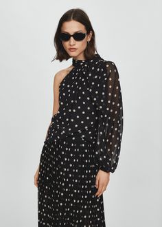 Flowy fabric. Asymmetric design. Spots print. Turtleneck. Off shoulder. Long puffed sleeves. Button fastening on the back section. Inner lining. Co-ord. Party and events collection. Side length 14.09 in. Back length 23.54 in Dots Fashion, Polka Dots Fashion, Mango Outlet, Asymmetrical Blouse, Asymmetrical Design, Polka Dot Blouse, Pleated Pants, Long Puff Sleeves, Cashmere Coat