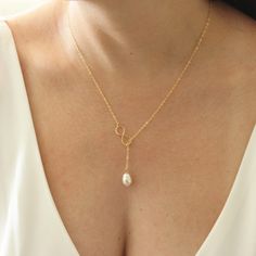 Classic and timeless, our Pearl lariat style necklace will be just the right amount of elegance and sophistication you need on your special day. It features a Swarovski Teardrop Pearl at one end that slips through the infinity link on the opposite end, the pearl can be move for a longer or shorter style and is secured with a small ring.  P R O D U C T * D E T A I L S * Material: Sterling Silver or 14K Gold or Rose Gold Filled * Infinity: Sterling Silver or 14K Gold or Rose Gold Dipped * Pearl 11 mm * Total length from end to end 19 + 1 Inch extender chain * The lariat necklace is secured with a spring-ring clasp *  Hypoallergenic, lead-free & nickel-free. P A C K A G I N G + D E L I V E R Y Please allow 2-5 days for us to make your item before shipping ♥♥ Your piece will arrive beautiful p Elegant Bridal Lariat Necklace, Infinity Necklace With Delicate Chain For Wedding, Elegant Lariat Bridal Necklace For Formal Occasions, Delicate Bridal Necklace For Formal Occasion, Elegant Formal Lariat Bridal Necklace, Wedding Backdrop Necklace With Delicate Teardrop Chain, Elegant Lariat Backdrop Necklace For Wedding, Elegant Teardrop Backdrop Necklace, Delicate Teardrop Backdrop Necklace For Weddings