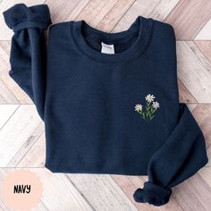 Embroidered Floral Daisy Sweatshirt  Spring Sweatshirt  Embroidered Flower Crewneck  Daisies Sweatshirt  Botanical Plant Nature Sweatshirt Easy 30 day return policy Daisy Sweatshirt, Spring Sweatshirt, Advanced Embroidery, Flower Sweatshirt, Cosy Jumper, Gardening Shirts, Plant Lover Gift, Kids Sweatshirt, Floral Shirt