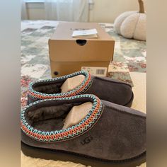 Brand New With Tag And Box Womens Ugg Tasman Slippers Dark Grey Color Very Cozy And Trendy! Size 6 Comes With Box And Barcode To Register Them For Warranty Any Questions Please Let Me Know Ugg Coquette, Ugg Scuffette, Ugg Sandals, Ugg Slippers Women, Pink Uggs, Grey Slippers, Ugg Tasman Slippers, Women Platform Sandals, Ugg Tasman