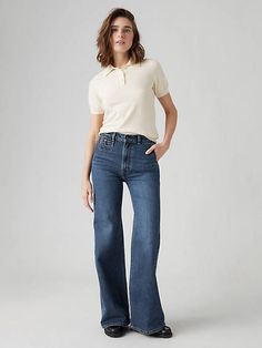 Our highest high rise, now with a flare leg. These Ribcage Bell jeans;with their soaring 12-inch rise;have become a waist-defining, leg-lengthening obsession. This fit will show off your figure and make you feel as amazing as you look. A versatile fit with a flattering high rise Made with a super high 12-inch rise Finished with a bell leg cut A waist-defining, leg-lengthening obsession Crafted with a hint of stretch Mens Jeans Guide, Levi's Ribcage, Ribcage Jeans, Bell Jeans, Loose Jeans, Jeans Bootcut, Tapered Jeans, Rib Cage, Short En Jean