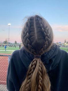 Braids For Sports Soccer, Lacrosse Hairstyles Braids, Sport Hairstyles Pictures, Hair For Soccer Pictures, Hair For Track Meets, Braid Running Hairstyles, Lacrosse Hairstyles Easy, Track Practice Hairstyles, Braids For Soccer Players