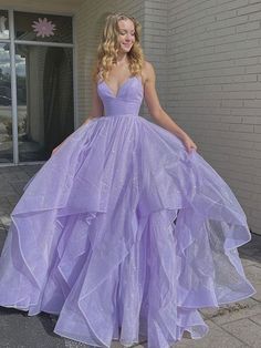 A stunning full-skirted royal ball gown is the one thing that can truly make you feel like a princess. We can assist realize your princess's fantasy with our collection of stunning designer ball gowns in vibrant colors and embellished tulle skirts. No matter the style, shape, or price range, Couture Candy has a unique ball gown for every woman. These lovely ball gowns come in a variety of colors and sizes and feature vintage and contemporary designs. Lilac Prom Dresses, Purple Evening Dress, Purple Prom, Backless Evening Dress, Tulle Evening Dress, Looks Party, A Line Prom Dresses, فستان سهرة, Lilac Dress