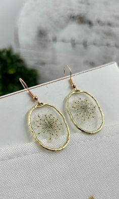 Wedding White Queen Annes Lace Resin Earring Flower Earring - Etsy Mustard Seed Jewelry, Thomasville Ga, Resin Earring, Earring Wedding, Dried And Pressed Flowers, Earring Dangle, Flower Earring, Lace Earrings, Queen Annes Lace