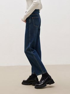 MO&Co.Women High Waist Ankle Jeans with Straight Features : - Straight leg, ankle length- High waisted- Button and zip closure Code: MBB4JENT19The back length of size M is 92.5cm MATERIALS & CARE : Material: 68% Cotton 32% LyocellMachine wash separately under 30℃Do not bleach, lay flat to dry in the shadeDo not tumble dry, iron at low temperatureDo not dry clean, and do not soakPlease wash with special detergent for silk and woolReverse into mesh bag for washingSpecial process parts:Do not rub, Navy Straight Leg Bottoms, Dark Jeans Outfit Summer, Ankle Length Jeans Outfits, Dark Blue Jeans Outfit Casual, Dark Blue Jeans Outfit Women, Dark Blue Denim Jeans Outfit, Straight Leg Pants Outfit, Straight Cut Jeans Outfit, Dark Wash Jeans Outfit