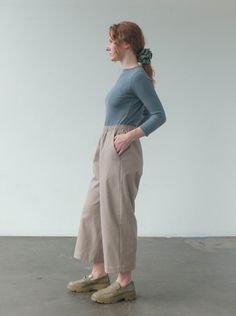 The Roz Trouser is a loose fit, pull on pant with an elastic waistband, front pockets, and slightly cropped fit. These pants are available in petite, standard, and long lengths. Model is wearing size SMALL standard length. Model is 5'7". Please review our size guide prior to ordering. Need specific measurements? Send us an email and we will be happy to help you find the perfect fit. **Customizations available by request Relaxed Bottoms With Elastic Waistband For Fall, Relaxed Fit Pants With Gathered Waist For Spring, Casual Relaxed Fit Pants With Gathered Waist, Casual Pants With Gathered Waist And Relaxed Fit, Effortless Workwear Bottoms With Elastic Waistband, Effortless Bottoms With Elastic Waistband For Work, Relaxed Fit Bottoms With Gathered Waist, Relaxed Pants With Elastic Waistband For Fall, Versatile Relaxed Fit Cropped Pants