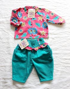 "FRENCH VINTAGE 80's, stunning bab y girl set, for the fall / winter season,  floral shirt ( cotton and viscose ), wide corduroy pants ( cotton 70 %, viscose and polyester ) with floral fabric detailing. Brand \" ozona \". Size 6 months Vintage condition level 5, new old stock ( washed once ) We assess the condition of our vintage items on a scale from 0 to 5. Level 5 corresponds to an almost new vintage condition. Any defects are systematically reported. Even though in very good condition, vint Spring Floral Print Cotton Pant Set, Green Fitted Cotton Pant Set, Spring Cotton Pant Set With Long Sleeves, Fitted Green Cotton Pant Set, Floral Print Cotton Pant Set With Long Sleeves, Green Matching Set For Fall, Retro Pink Summer Sets, Pink Retro Summer Sets, Fall Green Matching Set