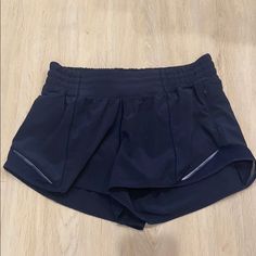 Lululemon Hotty Hot Hr Short *Navy Blue* High Waisted Size 8 Warn Once And In Great Condition Dark Blue Lululemon Shorts, Lululemon Hottie, Blue Lululemon Shorts, Lulu Shorts, Shorts Lululemon, Casual Preppy Outfits, Lululemon Shorts, Navy Blue Color, Shorts Athletic