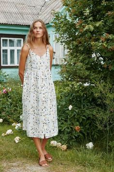 Discover an unparalleled level of elegance and comfort with the Sarah Slip Button Down Linen Maxi Dress. This versatile piece is perfect for any occasion, be it a casual brunch or an elegant event. With its sustainable materials and floral designs, you're bound to make an eco-conscious fashion statement. Capsule Wardrobe Women, Linen Shirt Men, Linen Jumpsuit, Maxi Slip Dress, Linen Maxi Dress, Women's Casual Style