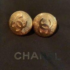 Chanel Vintage Clip On Gold Earrings. Round All Gold Earrings With Cc In Center And Line Design. They Are Quite Old So They Have Some Signs Of Wearing But Not Much At All. Jewelry Chanel, Earrings Round, Chanel Vintage, Chanel Jewelry, Vintage Clip, Vintage Chanel, Line Design, Vintage Gold, Clip On