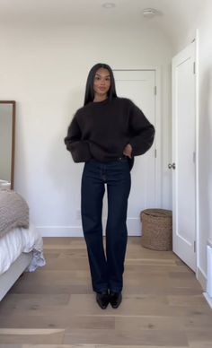 Comfy Autumn Outfits Casual, Chill Holiday Outfits, Cold Weather Brunch Outfit Casual, Oversized Sweater Office Outfit, Long Turtleneck Sweater Outfit, Winter Study Outfit, Fall Casual Work Outfits Women 2024, Classic Style Black Women, Cold Fall Outfits Casual