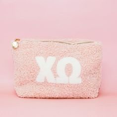 Carry around all your must-haves in style with this Sorority Letter Teddy Pouch! Perfect for throwing into a bag or toting around separately, this cute lil' pouch is made of soft sherpa material and features a gold zipper detail with a retro floral interi Big/little Baskets, Sorority Letters, Sorority Big Little, Tyler Candles, Color Light Pink, Patriotic Fashion, Gamma Phi Beta, Gamma Phi, Kappa Delta