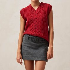 Chaleco de punto rojo
El Cosy es un chaleco de punto rojo con escote en V que tiene detalles trenzados y ribetes acanalados que aportan textura a la prenda. Hay muchas formas de llevarlo y es perfecto para jugar con las capas, queda igual de bien con una camisa debajo que por sí solo. Fitted Cable Knit Sweater Vest For Layering, Red V-neck Sweater Vest For Winter, Winter V-neck Chunky Knit Sweater Vest, Red V-neck Knit Sweater Vest, Red Knit Vest For Fall, Red Knit Vest For Winter, Red Knit Winter Vest, Fitted V-neck Cable Knit Sweater Vest, Red Vest For Fall Layering