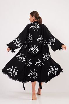 Ethnic Caftan Kimono Robe Dressing gown Boho Cover Up - Etsy 日本 Long Printed Robe For Loungewear, Bohemian Black Long Robe, Bohemian Long Black Robe, Black Long Bohemian Robe, Long Black Bohemian Robe, Bohemian Black Robe With Kimono Sleeves, Black Bohemian Robe With Kimono Sleeves, Bohemian Printed Kimono, Bohemian Printed Home Kimono