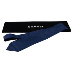 Chanel brand new navy blue 100% silk tie. Composition label, brand label and signature chain. Comes with original envelope . Chanel Brand, Brand Label, Blue Silk, Silk Ties, Bleu Marine, Envelope, Chanel, Composition, Navy Blue