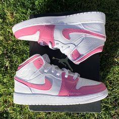 Take flight in custom-made rosé pink and white Air Jordan 1s. Feel the rush of adrenaline as you lace up and take to the streets. Ready for any challenge, these shoes are as stylish as they are daring. Slay the game, one step at a time! 🎉 Exactly as shown in the pictures. 📷 Brand New & Authentic. 💯 Hand Painted with attention to detail. 👨‍🎨 Waterproof and Flexible. ❤️ Unisex model. Please refer to the Size Chart. 👟👫 Free Worldwide Shipping. ✈️🌍 Jordan 1 Pink, Custom Air Jordan 1, Air Jordan 1s, Nike Fashion Shoes, Strong Hand, Custom Air Force 1, Jordan 1s, Jordan 2, Custom Sneakers