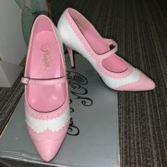 Never Worn Pleaser Size 7 Maryjane Patent Leather White W/Pink Trim Vintage Style Heels Super Cute! Retro Low Heel Pink Heels, Retro Pink Low Heel Heels, Retro Pink Low Heel Shoes, Retro Pink Ankle Strap Heels, Feminine Pink Court Shoes With 4-inch Heel, Feminine Pink Low Heel Court Shoes, Pink Retro Heels With Pointed Toe, Pink Retro Closed Toe Heels, Feminine Pink Almond Toe Heels