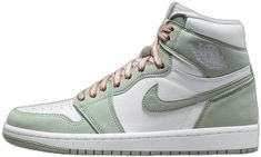 Retro Basketball Shoes, Jordan Model, Womens Air Jordans, Jordan 1 High Og, Air Jordan 1 Retro High Og, Womens Jordans, Green Brands, Air Jordan 1 Retro High, Nike Air Jordan 1