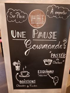 a menu board with different types of food and drinks written on it in french or spanish