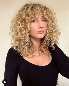 Type 3 Curly Hair Bangs, Curly Hair Cuts For Round Faces, Blond Pony, 2020 Hairstyles, Blonde Curly Hair, Short Curly Haircuts