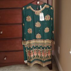 Beautiful Suit By Ethnic Full Of Sequins, Zari And Embroidery. Perfect For The Festive Season. Size Xs. This Suit Includes Shirt, Slip And Boot Cut Trouser. There Is No Dupatta With This Suit. This Suit Did Not Come With A Dupatta. Shirt Is Chiffon Pants And Slip Are Viscose Silk Material No Offers Please. Price Is Discounted Already And Free Shipping Has Been Applied Bohemian Green Salwar Kameez With Floral Embroidery, Bohemian Long Sleeve Salwar Kameez In Georgette, Eid Sharara With Floral Embroidery For Traditional Ceremonies, Floral Embroidered Sharara For Eid And Traditional Ceremonies, Eid Sharara With Floral Embroidery, Bohemian Style Festive Georgette Salwar Kameez, Festive Bohemian Georgette Salwar Kameez, Bohemian Embroidered Sharara For Eid, Festive Long Sleeve Bohemian Salwar Kameez