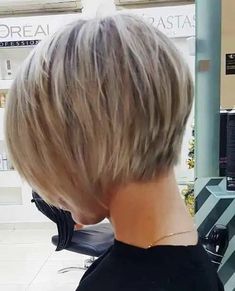 Stacked Hair, Chin Length Hair, Bob Haircut For Fine Hair, Short Hair Trends, Messy Short Hair, Short Hairstyles For Thick Hair, Short Choppy Hair, Bob Hairstyles For Fine Hair