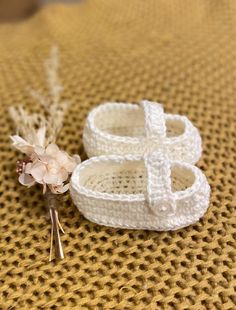 Handmade Crochet Baby Slippers - Cozy & Cute Footwear for Your Little One 🌟 Product Description: Welcome your baby's tiny toes into the world with these adorable handmade crochet baby slippers! Each pair is lovingly crafted with care to ensure both style and comfort for your little bundle of joy. Perfect for keeping those feet warm and snuggly, these boots are ideal for newborns and infants. Features: Soft & Gentle Materials: Made from high-quality, all-season cotton that's soft on sensitive ba Slippers Shoes, Crochet Baby Shoes, Crochet Baby Booties, Baby Slippers, Slippers Cozy, Crib Shoes, Natural Baby, Soft And Gentle, Slipper Shoes