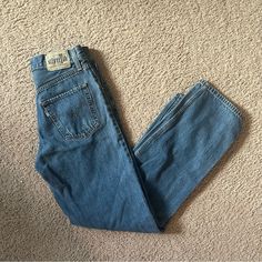 Size 26! Please See Approximate Measurements Pictured. These Jeans Are The Perfect Medium Wash & Are So So Soft! Jeans Color, Baggy Jeans, Levi's Jeans, Levis Jeans, Colored Jeans, Levi's, Color Blue, Women Jeans, Silver