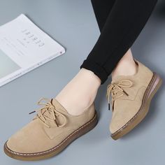 Moccasins Outfit, Fall Fashion Shoes, Shoes Women Sneakers, Style Flats, Canvas Sandals, Spring Sneakers, Women Flats, Shoes Spring, Women Sneakers