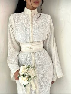 Lace caftan 🇲🇦🕊️ Arab Fashion Modern, Moroccan Wedding Dress, Lace Caftan, Moroccan Clothing, Bride Dress Simple, Satin Formal Dress