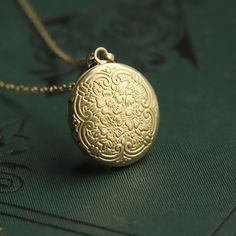 A pretty and dainty Victorian style brass locket necklace with an intricate wildflower engraved design on the front, and side opening to reveal two sections to put your own photos or treasures to keep with you always. Complete with a brass fine chain (you choose length). The locket measures 2cm (0.8") tall and wide. Perfect to wear with your everyday, or to give as a thoughtful gift. Your necklace will arrive to you in a gift box ready to give or to treat yourself. We think these necklaces would Handwritten Gift Tags, Gold Lockets, Locket Necklaces, Victorian Necklace, Engraved Design, Gold Locket, Art Deco Stil, Locket Necklace, Bridesmaids Gifts