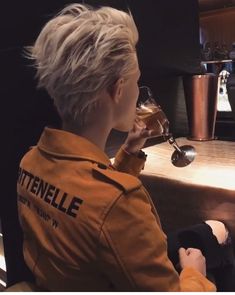 swept back blonde hair Androgynous Hair, Tomboy Hairstyles, Penteado Cabelo Curto, Grunge Hair, Dream Hair, Boy Hairstyles, Pixie Hairstyles, Hair Today, Great Hair