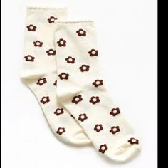 Cream Socks With Brown Daisy Flowers. Trendy Beige Cotton Socks, Casual Cream Socks For Spring, Cute Cream Spring Socks, Cute Cream Socks For Spring, Cozy White Cotton Socks, Cozy White Socks For Spring, Space Socks, Cream Socks, Printed Socks