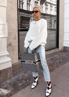 Ganni Street Style, Cowboy Boots Outfit Winter, Cowboy Boots Street Style, Ganni Boots, Short Cowboy Boots Outfit, Texan Boots, Western Boots Outfit