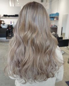 This color Long Face Hairstyles, Human Hair Clip Ins, Ash Blonde Hair, Platinum Blonde Hair, Tone Hair, Amanda Seyfried, Ash Blonde, Platinum Blonde