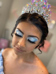 #quincemakeup #makeup #makeupoftheday #makeupideas #makeupaddict #makeuplover #makeuphacks #blueeyemakeup Makeup Ideas For Quinceanera, Castor Oil Hair Mask, Sweet 16 Makeup, Cinderella Makeup, Quince Makeup, Light Blue Quince, Cinderella Quinceanera Themes, Cinderella Sweet 16