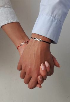 Visit " BigBeryl.com " For Best Gift Ideas | Pulseira de Micangas para casal, amizade, namorados, para dois | Moda micangas de pulseira aesthetic indie ideias #pulseira #Micangas #pandora #pandorabracelets #vsco Best Friend Wedding Gifts, Long Distance Relationship Bracelets, Bracelets For Couples, Relationship Bracelets, Vday Gifts, One Year Anniversary Gifts, Bf Gifts, Creative Birthday Gifts, Bracelets With Meaning