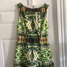 Never Worn Alice And Olivia Cocktail Dress. Garden Print, Boat Neck, Structured Skirt. Elegant Green Printed Dresses, Green Lined Sheath Dress, Green Floral Print Sheath Dress, Green Silk Dress For Garden Party, Lined Green Mini Dress For Garden Party, Green Lined Mini Dress For Garden Party, Green Silk Sleeveless Mini Dress, Green Sleeveless Silk Mini Dress, Sorority Dresses