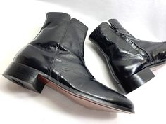 VERY HANDSOME COSPLAY OR EVERYDAY BOOTS. BLACK LEATHER FLORSHEIM DISCO DRESS BOOTS. NEAR NEW CONDITION IMPECCABLY CLEAN.  READS A MENS SIZE 10 3E INSIDE THE BOOTS. LOOKS LIKE IT READS 13 3E BUT IT IS A 10 3E. I MADE SURE BY MEASURING THEM AGAINST SOME OTHER SIZE 10 FLORSHEIM BOOTS I HAVE AND THEY ARE THE SAME LENGTH AS A 10.  I BELIEVE THESE ARE FROM THE 90's. 70's STYLE JOHN TRAVOLTA SATURDAY NIGHT FEVER THE BEATLES RETRO DISCO LEATHER BOOTS.  VERY GENTLY WORN IMPECCABLY CLEAN CONDITION. LOOKS Fitted Black Chelsea Boots With Pointed Toe, Black Fitted Chelsea Boots With Round Toe, Fitted Black Chelsea Ankle Boots, Retro Black Heeled Boots For Winter, Retro Black Winter Heeled Boots, Retro Fitted Black Heeled Boots, Retro Black Boots For Fall, Black Fitted Chelsea Boots For Formal Occasions, Formal Fitted Black Chelsea Boots