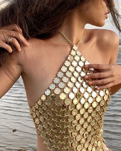 Gold Sequin Top Outfit, Sequin Top Outfit, Fashion Design Projects, Extraordinary Fashion, Hot Halloween, Gold Sequin Top, Hot Halloween Outfits, Trendy Halloween Costumes, Party Fits