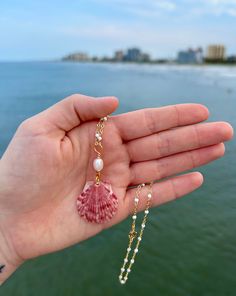 Cute calico shell necklace, pearl connector, one of a kind, handmade, white and gold beaded chain, 16 inches!  Each necklace has a unique calico shell that is small-medium sized with a white and gold chain that is 16 inches. I find all of my shells at Micklers Landing, Fort Clinch State Park, and Jacksonville Beach :)  Calico shells vary per order. If you have a specific request for the shell, please message me.  At checkout you can choose the 'Gift wrapping' option, which is a customizable gift box option. Please include what you would like on your gift box in the comment at checkout. Thank you for supporting my small business ! Merry Christmas! White Shell-shaped Necklace For Gift, White Shell-shaped Necklace For A Gift, Pearl Pendant Shell As Gift, Pearl Charm Shell Necklace Gift, Pearl Charm Shell Necklace As Gift, Shell-shaped Pearl Chain Necklace, White Shell Necklace With Pearl Pendant As Gift, Pearl Pendant Shell Gift, Gift Pearl Charm Shell Necklace