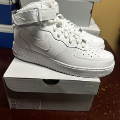 Nike Mens White Air Force 1 Mid 07 Cw2289-111 Leather Adjustable Lace Up Sneaker Brand: Nike Department: Men Size: 8.5, 9.5, 10.5 Color: White Type: Athletic Style: Sneaker Style Code: Cw2289-111 Pattern: Solid Theme: Sports Shoe Shaft Style: Mid Top Closure: Lace Up Features: Comfort, Adjustable Occasion: Activewear Seasons: All Season Condition: New With Box I Offer Discounts For All Return Customers. - Jvs Nike Air Force 1 Mid-top Leather With White Sole, Nike Air Force 1 White Leather With Cushioned Footbed, White Leather Nike Air Force 1 With Round Toe, White Leather Nike Air Force 1 With Cushioned Footbed, Casual White Leather Nike Air Force 1, Nike Air Force 1 Mid-top Leather With Cushioned Footbed, Nike Casual Leather Basketball Shoes, Nike Leather Basketball Shoes Casual Style, Casual Nike Leather Basketball Shoes