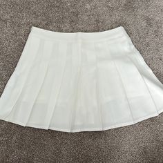 White Pleated Tennis Skirt With Built-In Shorts Underneath // Size Xl (Fits More Like A Medium) // Never Worn!! White Miniskirt, White Pleated Tennis Skirt, Pleated Miniskirt, Pleated Tennis Skirt, Tennis Skirt, Womens Skirt, Tennis, Mini Skirts, Bedroom Decor