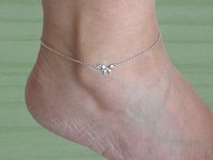 Sterling silver bow anklet bracelet. All components are 925 sterling silver. Available sizes: 8.30" + 2" extension chain (21 cm + 5 cm) 8.70" + 2" extension chain (22 cm + 5 cm) 9.10" + 2" extension chain (23 cm + 5 cm) Bow piece: 0.59 x 0.28 in (1,5 x 0,7 cm). Shipping: By Postal Service (no tracking). If you need tracking please choose another shipping option when you order it. You can see other models  https://www.etsy.com/es/shop/Malukart Silver Anklet, Sterling Silver Anklet, Silver Bow, Silver Anklets, Anklet Bracelet, Bracelet Charm, Anklet Jewelry, Postal Service, Body Jewellery