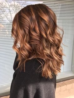 Baylage Blonde, Blonde Brown Hair Color, Auburn Blonde, Medium Brown Hair Color, Warm Highlights, Rambut Brunette, Blond Balayage, Medium Brown Hair, Caramel Highlights