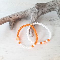 Bracelet set "APEROL" with orange and smiley on elastic band. Orange + White Stretchy and closure-free. The size of the bracelet is 19 cm. A great gift idea for friends and family members. Lovingly handcrafted by me. If you need more bracelets, that's no problem, just write to me! I include care instructions on a separate card! Due to the small business status, VAT is not shown on the invoice in accordance with Section 19 UStG. Plastic Letters, White Bracelets, Aperol Spritz, Acrylic Beads, Orange White, Bracelet Set, Elastic Band, Smiley, Favorite Jewelry